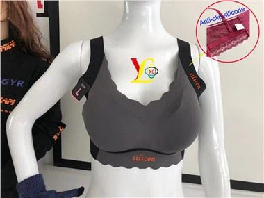 Aplikacja płynnego silikonu na odzieży